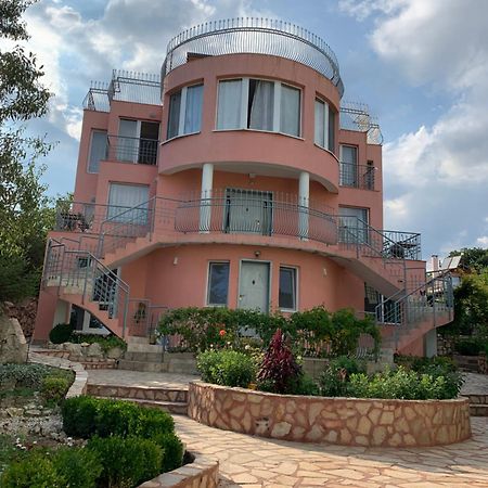 Sunray Guest House, Private Rooms & Apartment With Lovely Sea View Varna Eksteriør billede