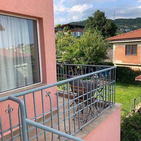 Sunray Guest House, Private Rooms & Apartment With Lovely Sea View Varna Eksteriør billede