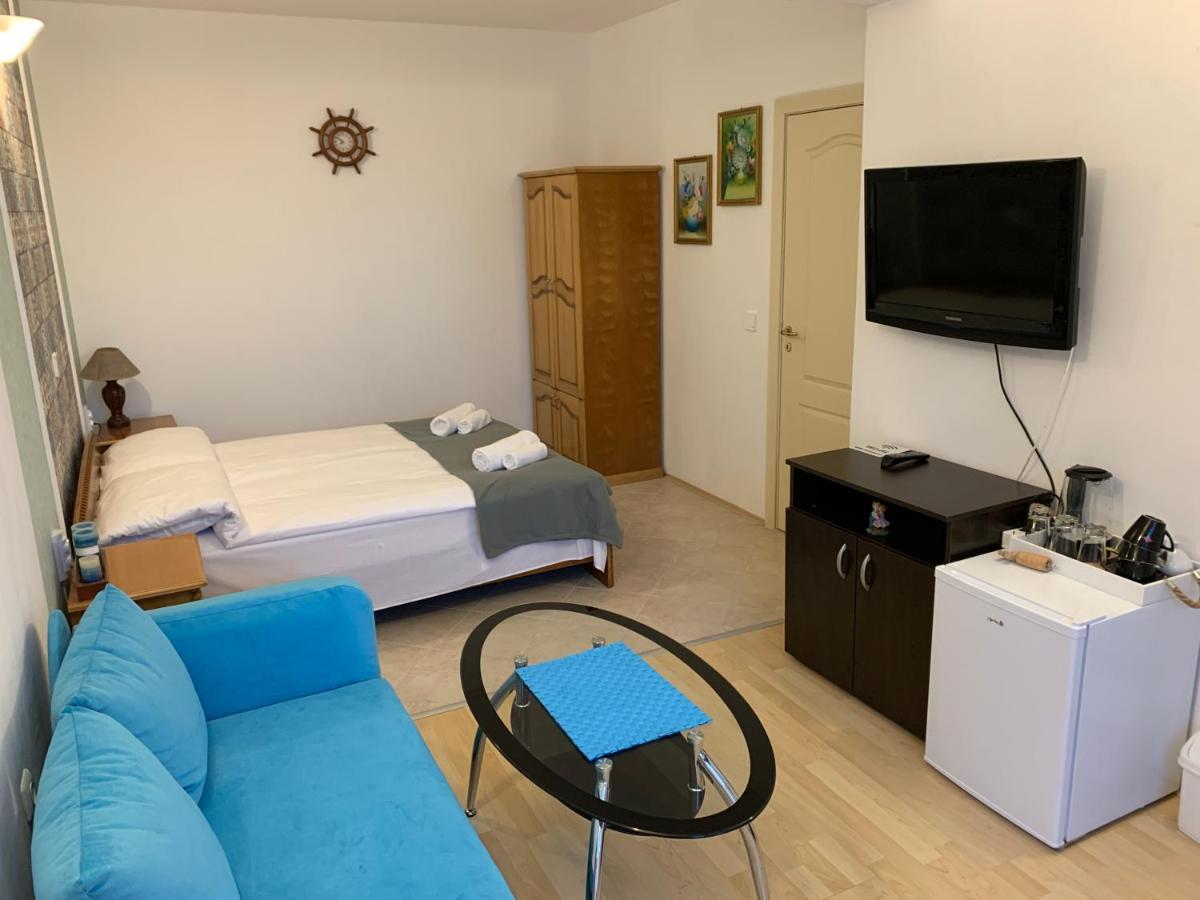 Sunray Guest House, Private Rooms & Apartment With Lovely Sea View Varna Eksteriør billede