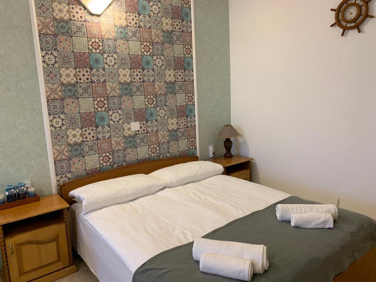 Sunray Guest House, Private Rooms & Apartment With Lovely Sea View Varna Eksteriør billede
