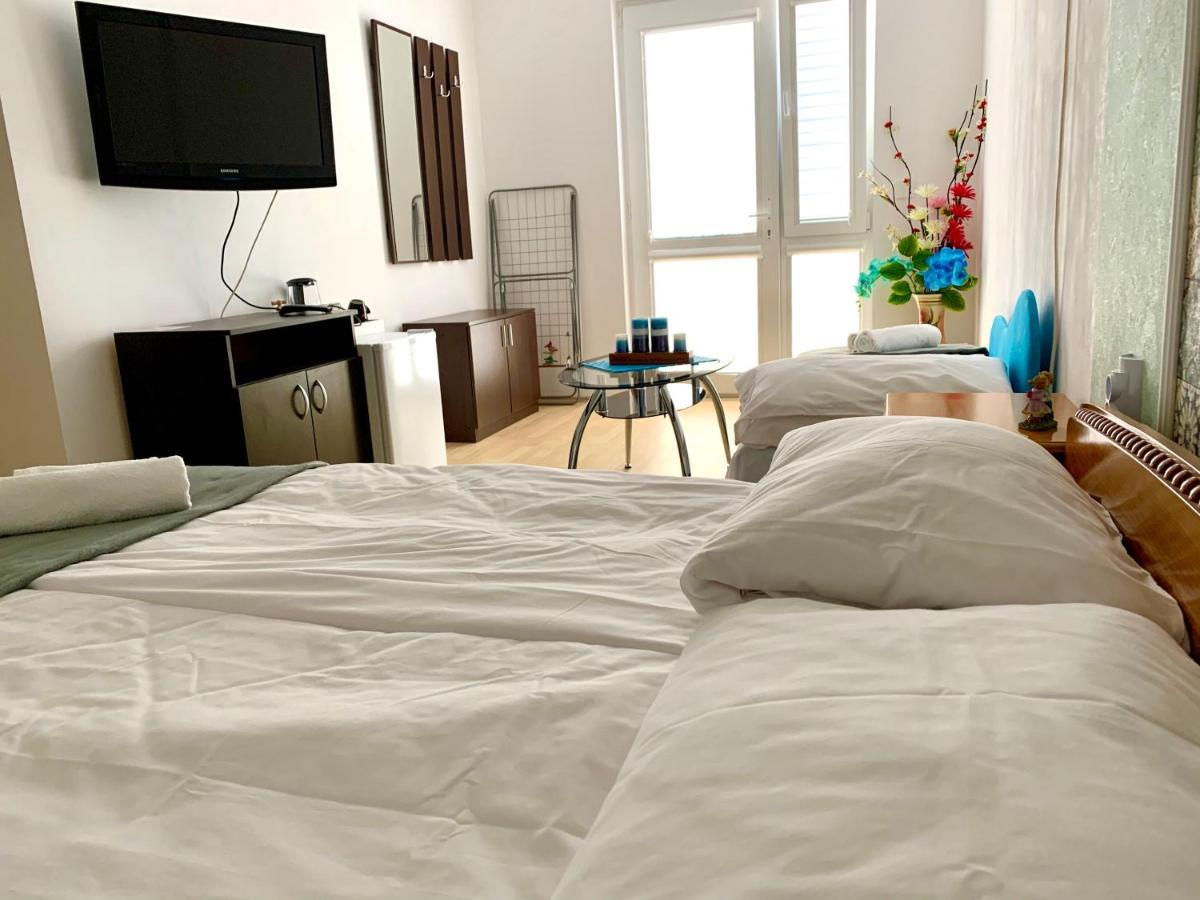 Sunray Guest House, Private Rooms & Apartment With Lovely Sea View Varna Eksteriør billede