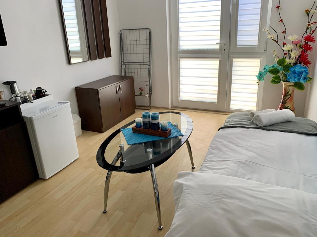Sunray Guest House, Private Rooms & Apartment With Lovely Sea View Varna Eksteriør billede