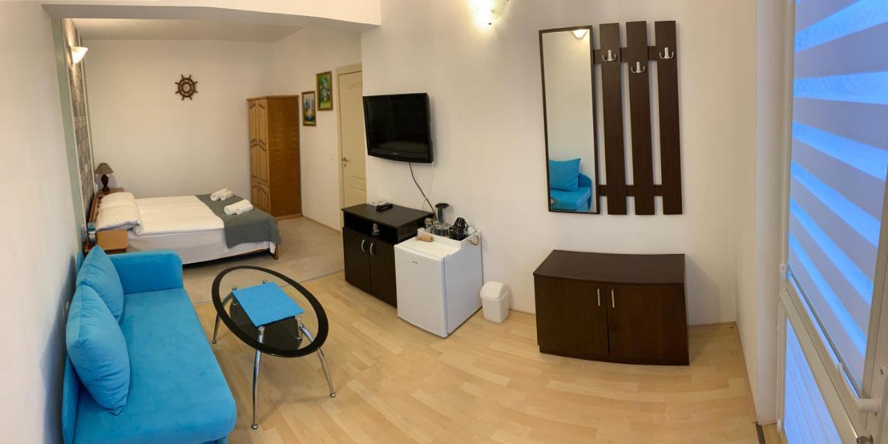 Sunray Guest House, Private Rooms & Apartment With Lovely Sea View Varna Eksteriør billede