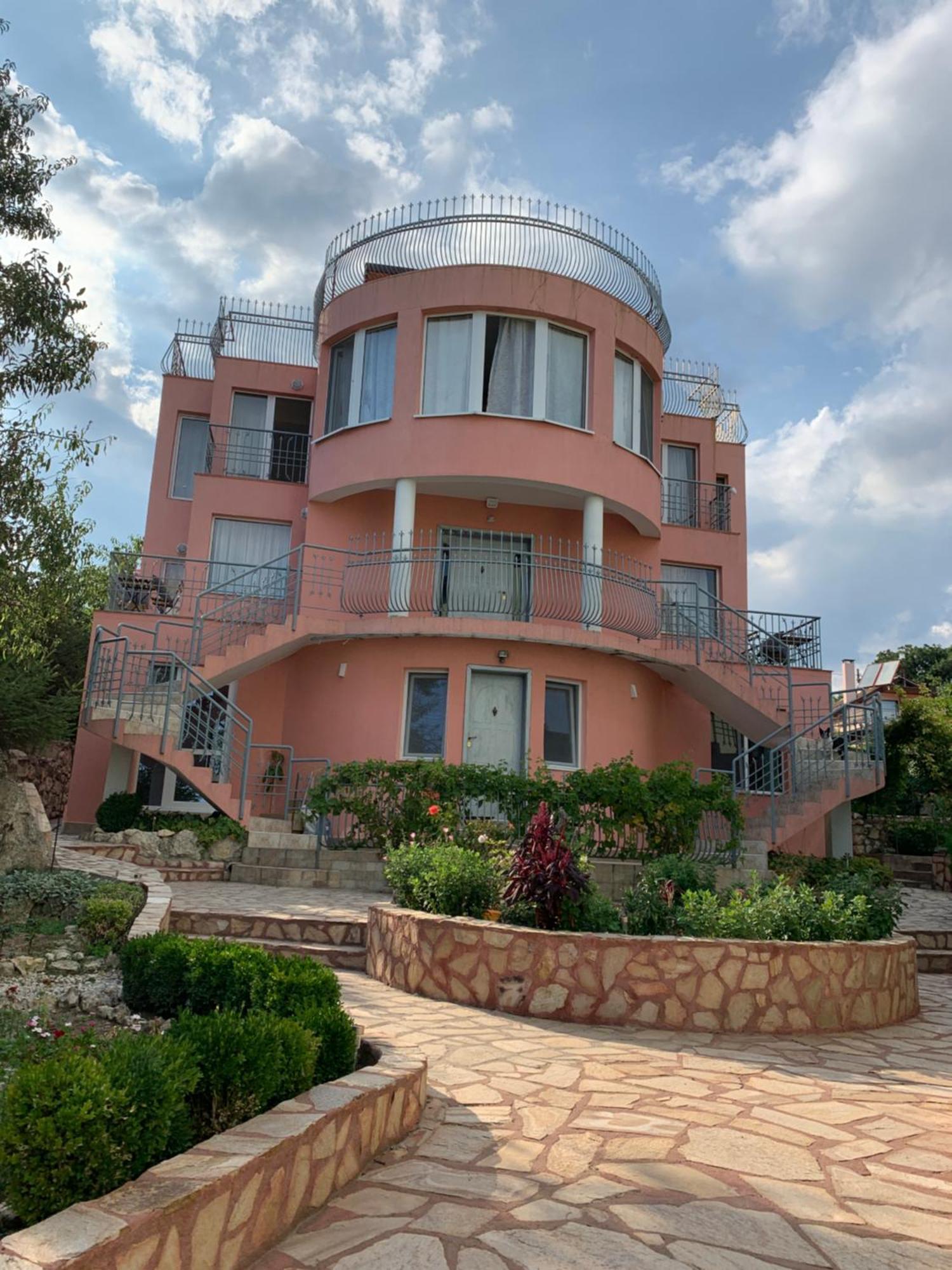 Sunray Guest House, Private Rooms & Apartment With Lovely Sea View Varna Eksteriør billede