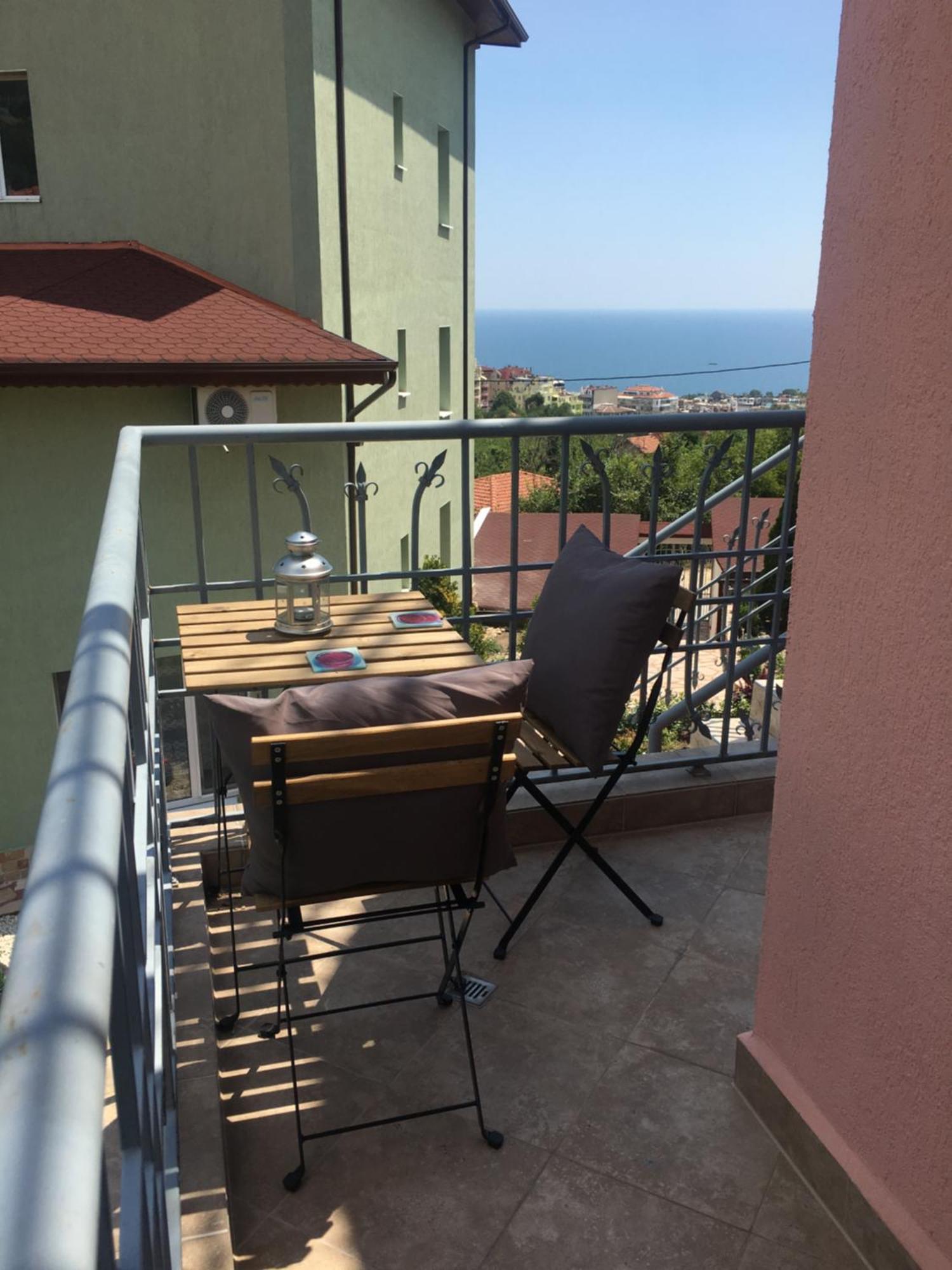 Sunray Guest House, Private Rooms & Apartment With Lovely Sea View Varna Eksteriør billede