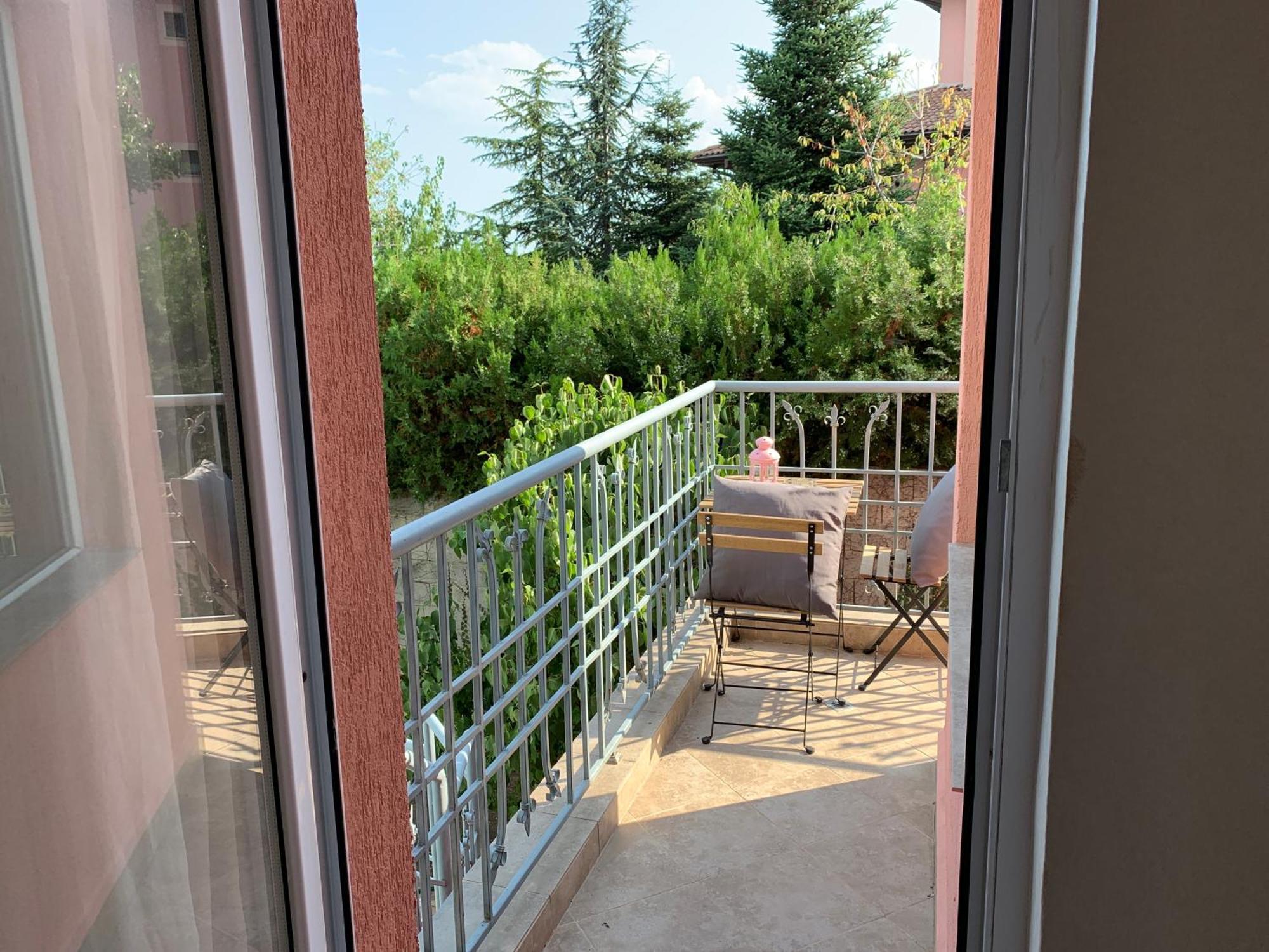Sunray Guest House, Private Rooms & Apartment With Lovely Sea View Varna Eksteriør billede