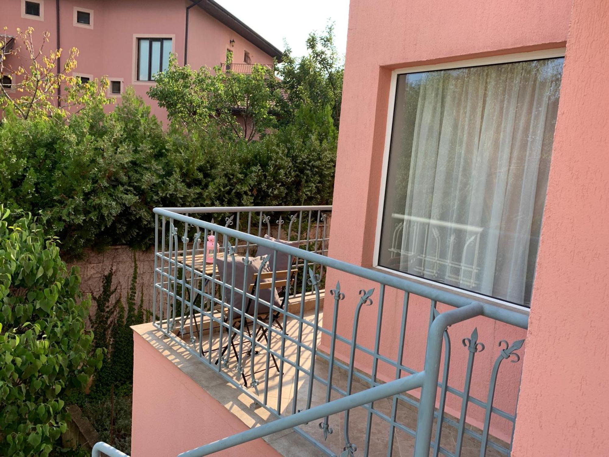 Sunray Guest House, Private Rooms & Apartment With Lovely Sea View Varna Eksteriør billede