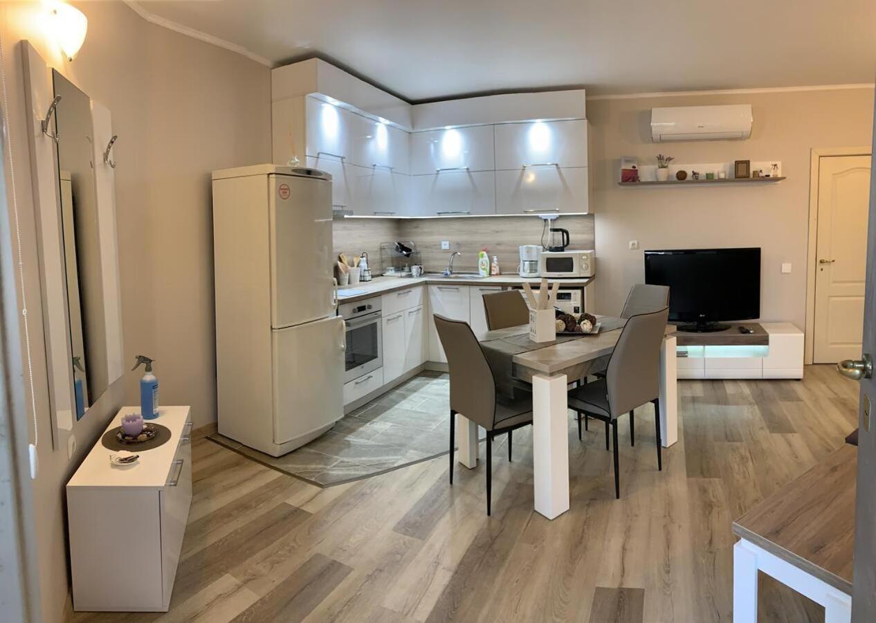 Sunray Guest House, Private Rooms & Apartment With Lovely Sea View Varna Eksteriør billede
