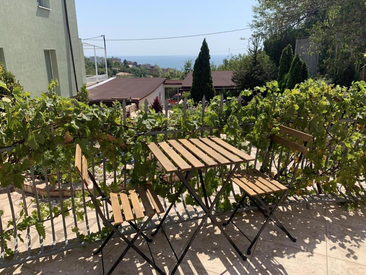 Sunray Guest House, Private Rooms & Apartment With Lovely Sea View Varna Eksteriør billede