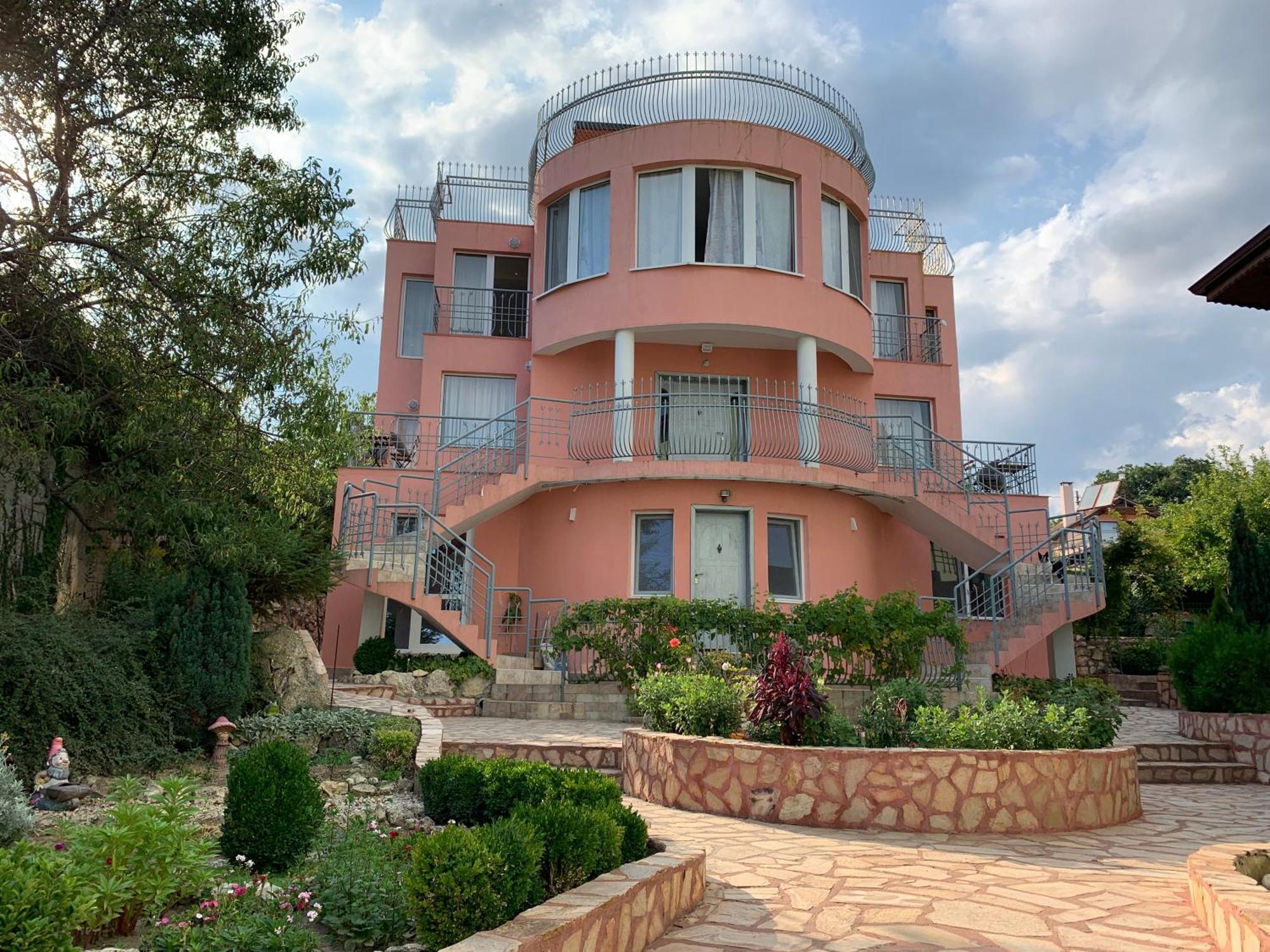 Sunray Guest House, Private Rooms & Apartment With Lovely Sea View Varna Eksteriør billede