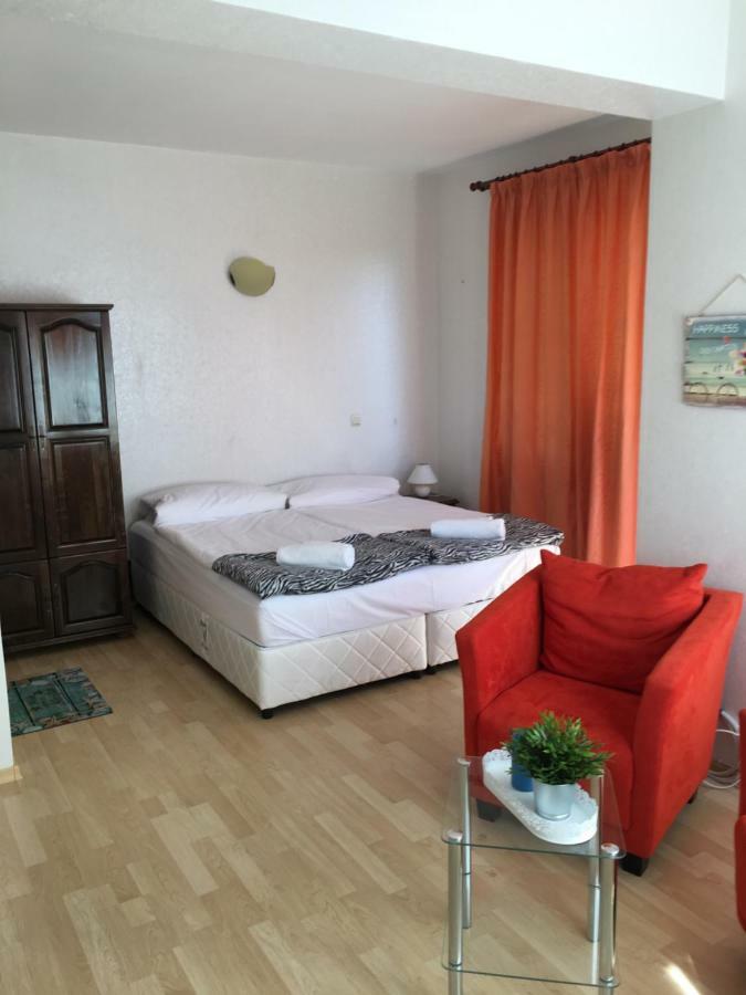 Sunray Guest House, Private Rooms & Apartment With Lovely Sea View Varna Eksteriør billede