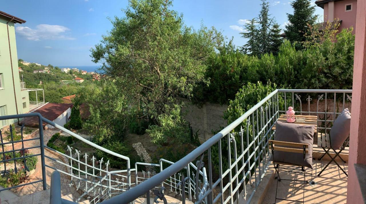 Sunray Guest House, Private Rooms & Apartment With Lovely Sea View Varna Eksteriør billede