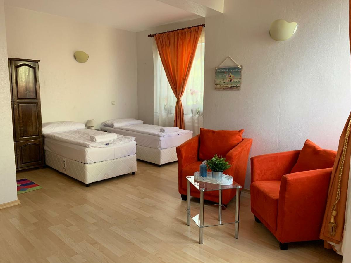 Sunray Guest House, Private Rooms & Apartment With Lovely Sea View Varna Eksteriør billede