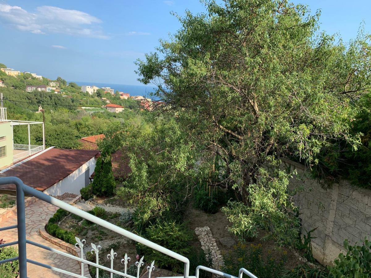 Sunray Guest House, Private Rooms & Apartment With Lovely Sea View Varna Eksteriør billede