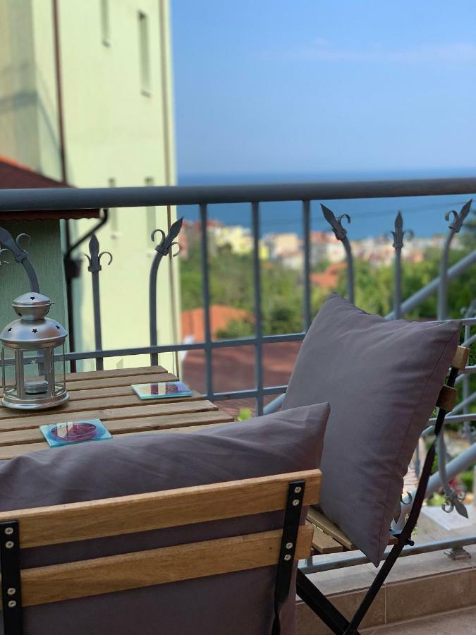 Sunray Guest House, Private Rooms & Apartment With Lovely Sea View Varna Eksteriør billede