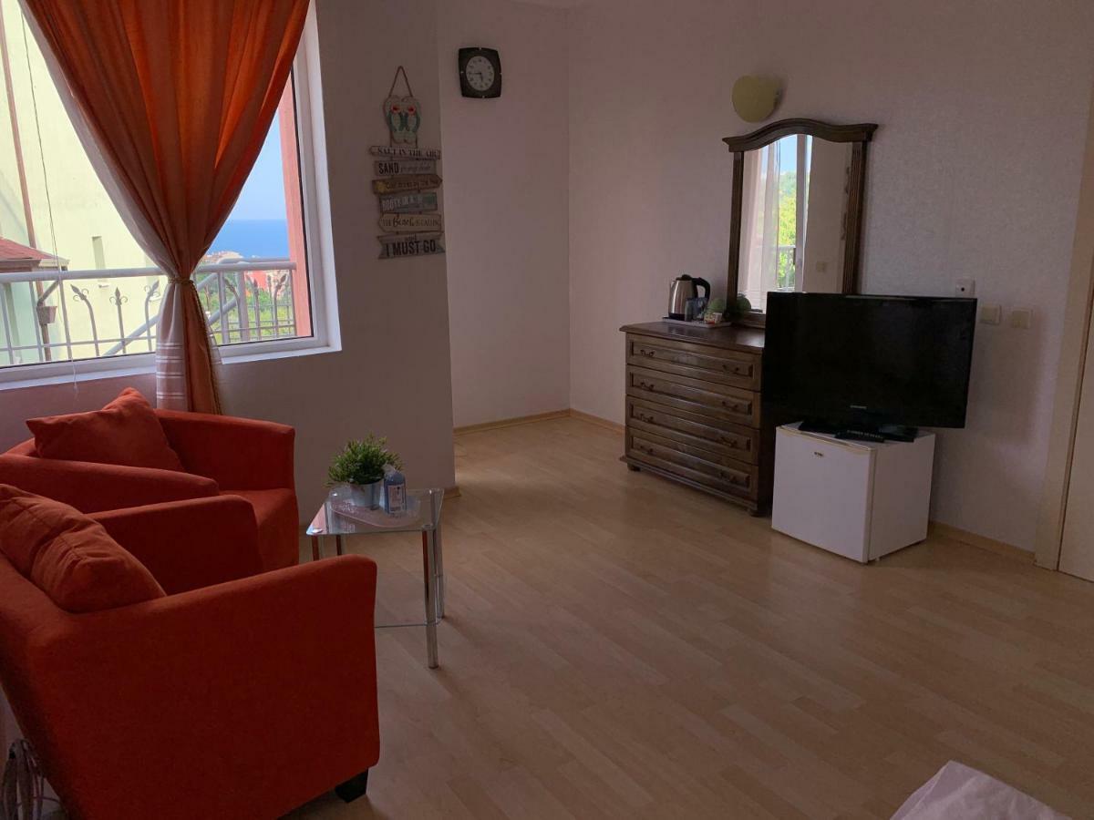 Sunray Guest House, Private Rooms & Apartment With Lovely Sea View Varna Eksteriør billede