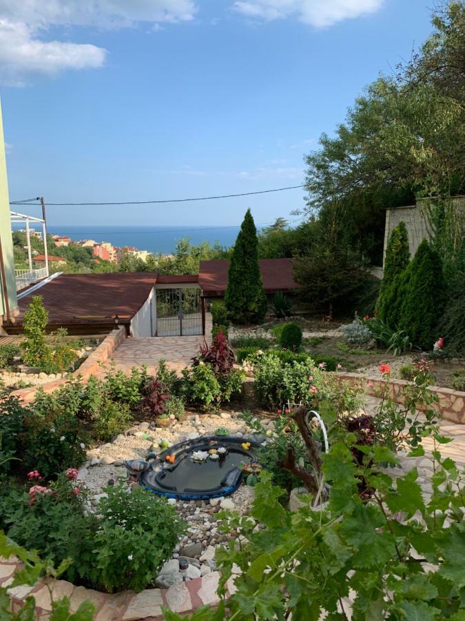 Sunray Guest House, Private Rooms & Apartment With Lovely Sea View Varna Eksteriør billede