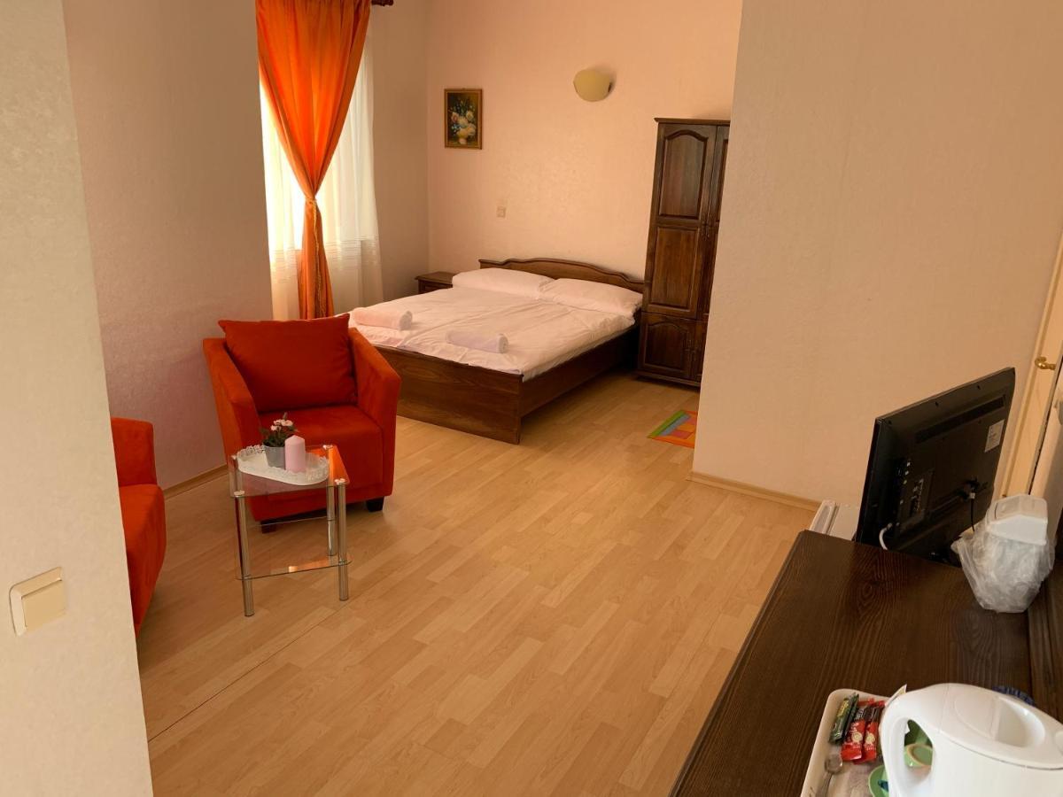 Sunray Guest House, Private Rooms & Apartment With Lovely Sea View Varna Eksteriør billede